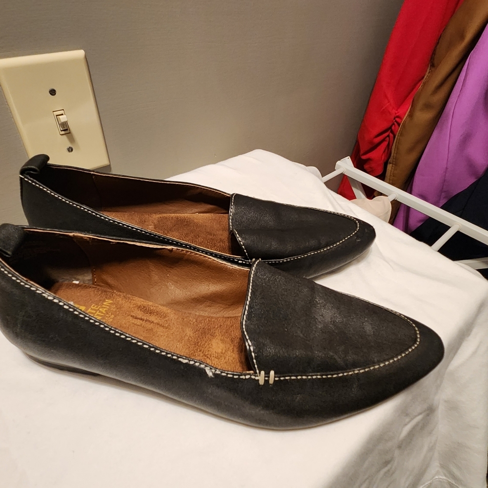 White Mountain Loafer, black leather size 7.5